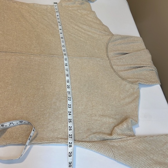 Status by Chenault Oatmeal Cowl Neck Sweater Size small - Picture 7 of 8